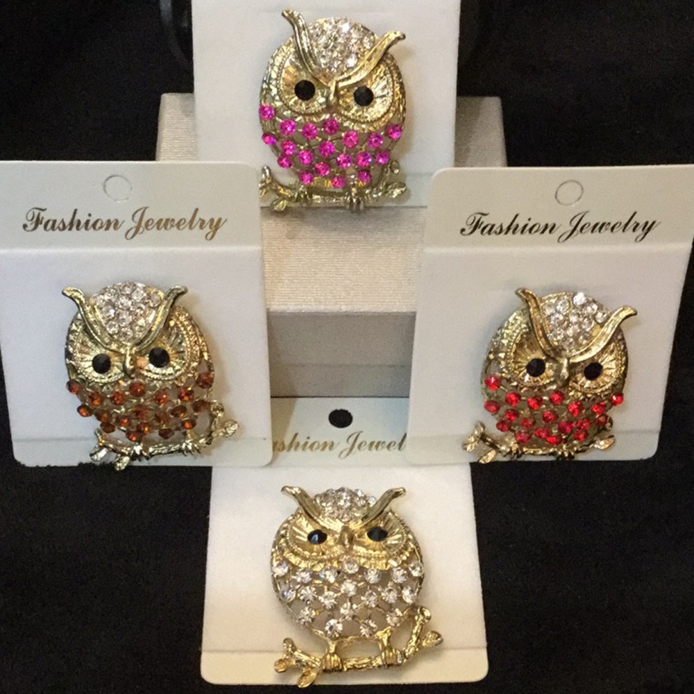 Women’s Gold Owl Brooch